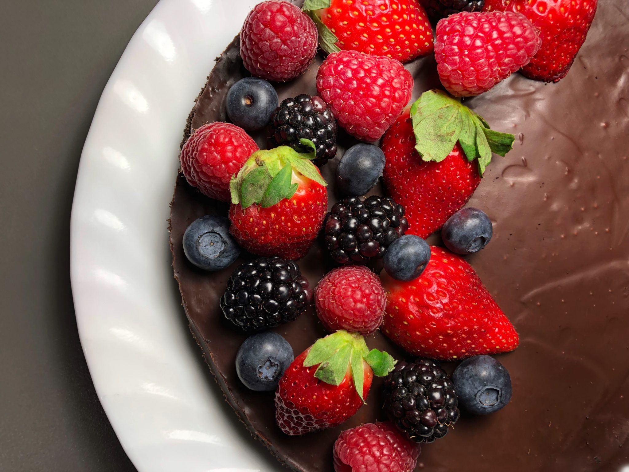 dark-chocolate-truffle-tart-with-fruit