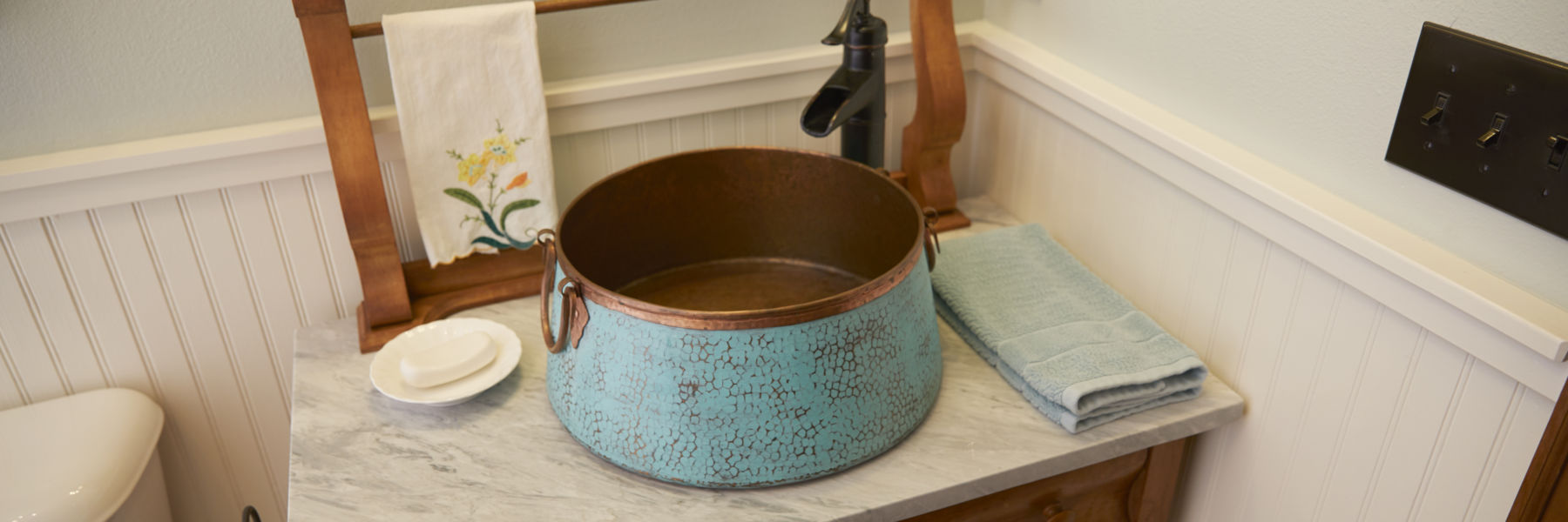 bathroom-copper-sink-organized