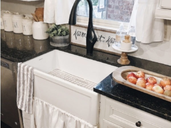 decretive farmhouse kitchen