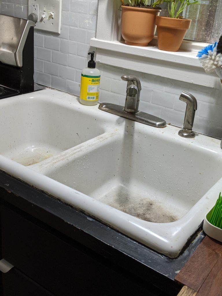 New Fireclay Sink Changes Up The Vibe
