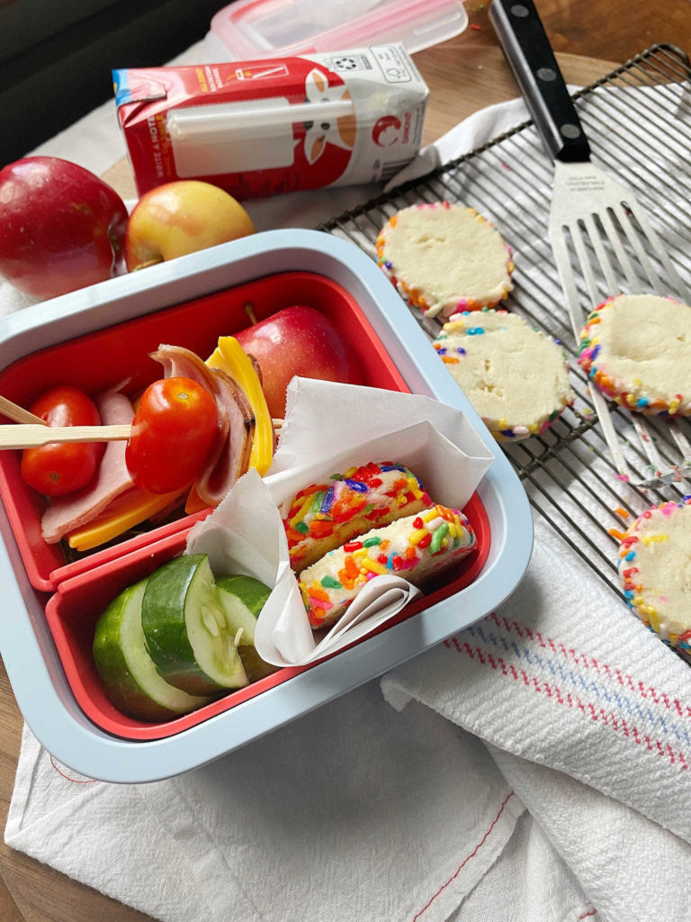 lunchbox cookies served with lunchbox (2)