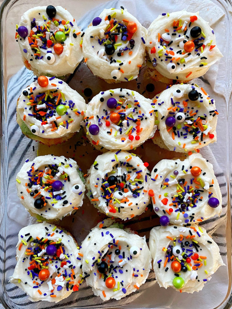 decorated halloween cupcakes